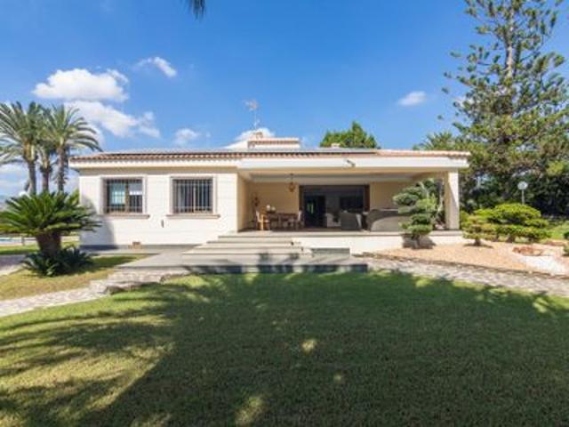 Villa en venta en Elche