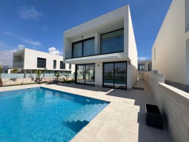 Villa en venta en Santa Pola