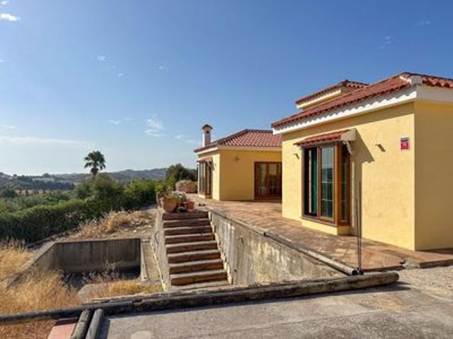 Villa en venta en La Atalaya