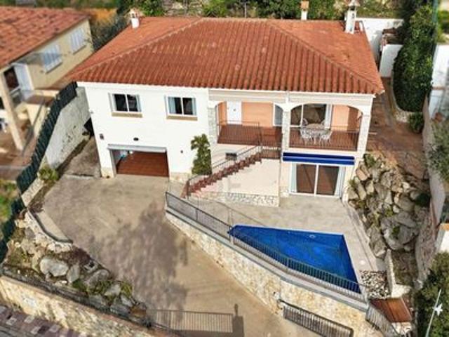Villa en venta en Girona