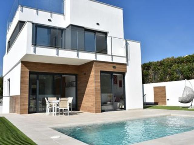 Villa en venta en La Nucia