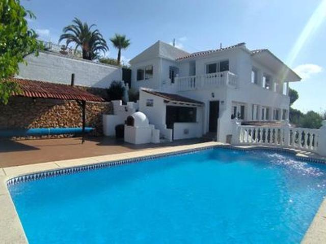 Villa en venta en La Nucia