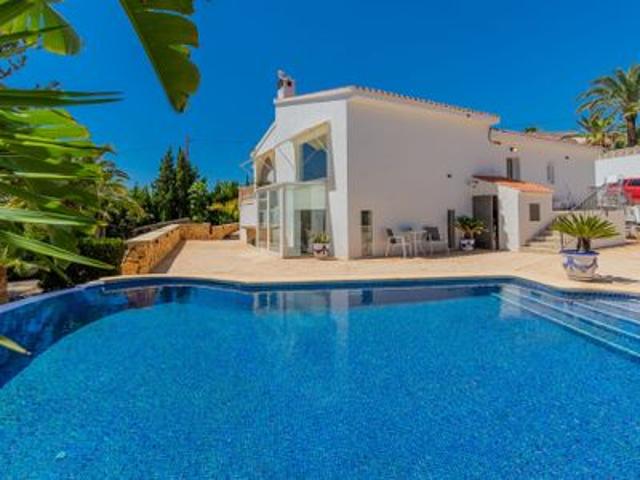 Villa en venta en La Nucia