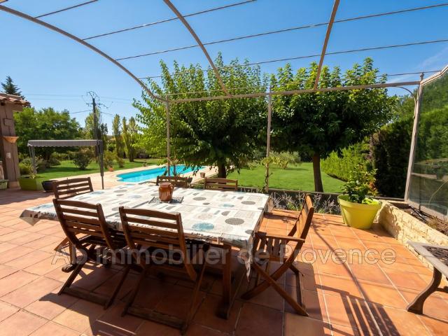 Villa vente à Nice, Contes