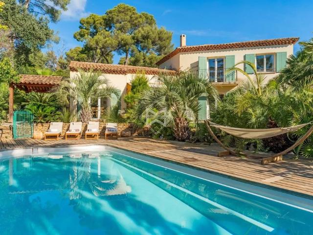 Villa vente à Arrondissement de Toulon, La Londe-les-maures