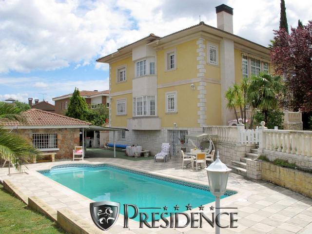 Villa en venta en A Gudiña