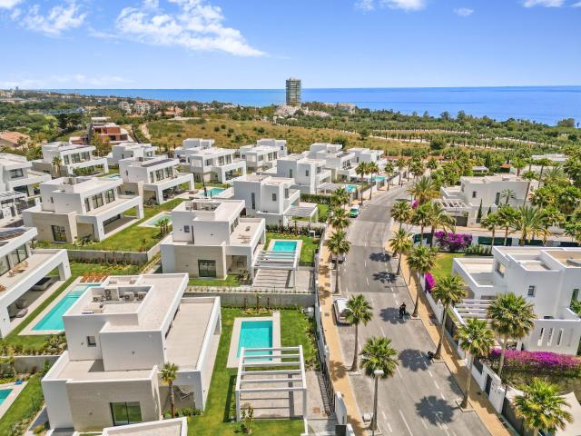 Chalet en venta en Rio Real, Costa del Sol Occidental