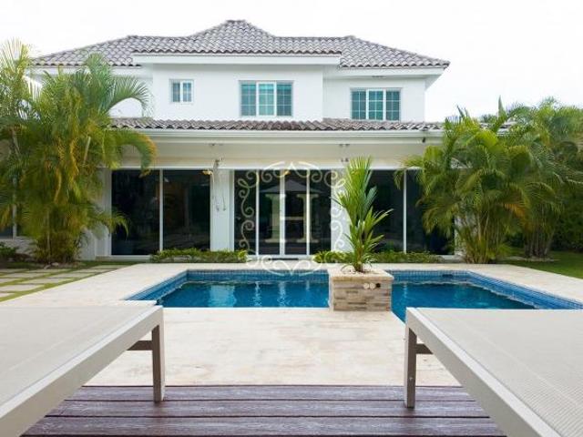 Villa de Lujo en Venta | Villa Miraflores, Bijao Beach Club & Residences