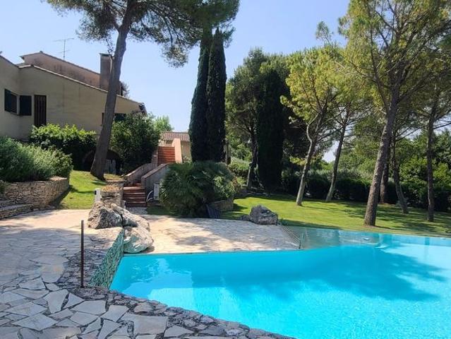 Villa vente à France métropolitaine, Nîmes