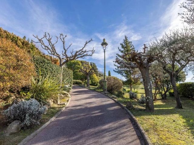 Villa vente à Nice, Contes