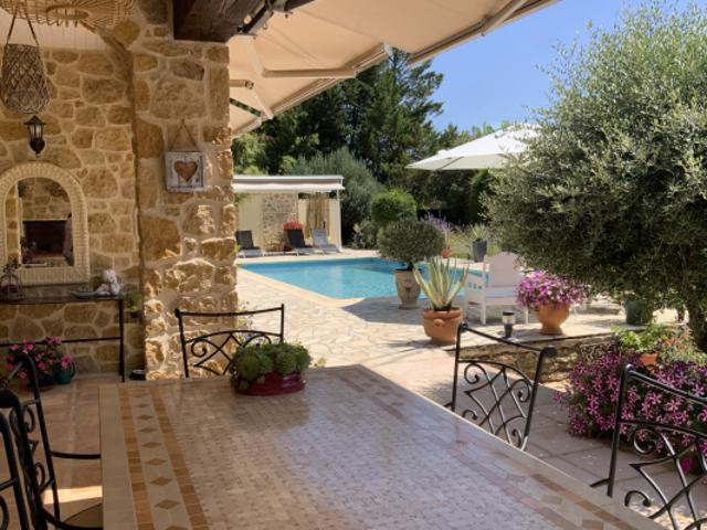 Maison vente à Nîmes, Uzès