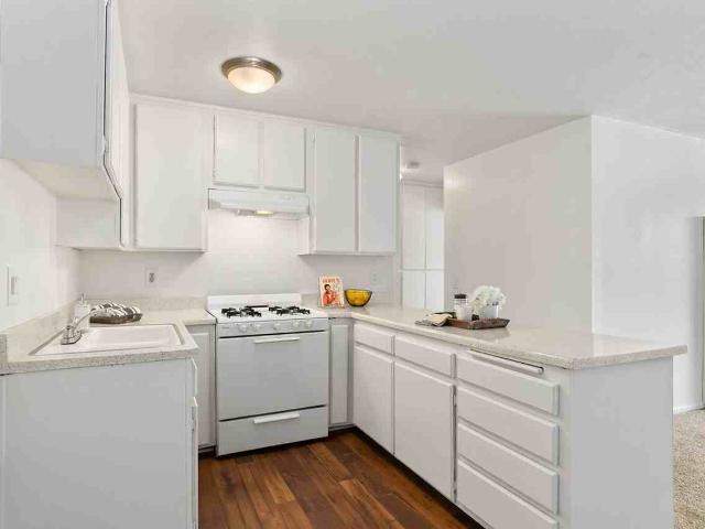 Apartment for rent in Canoga Park, California
