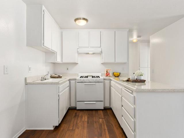 Apartment for rent in Canoga Park, California