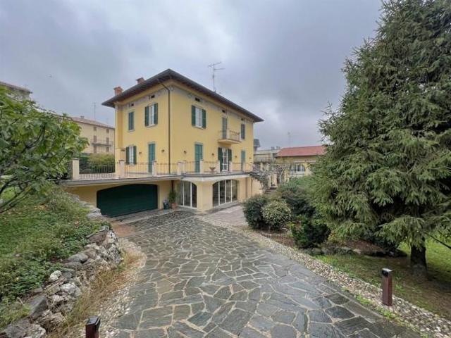 Villa Indipendente in vendita a Bulciago, Lombardia