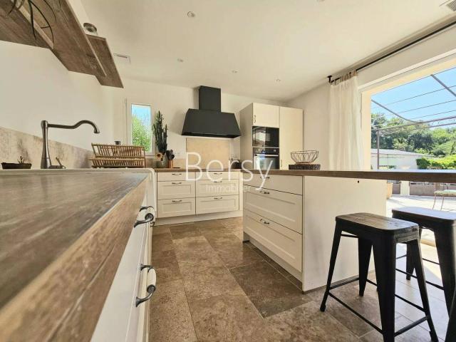 Maison location à Zone artisanale Prato 1, Pernes-les-Fontaines