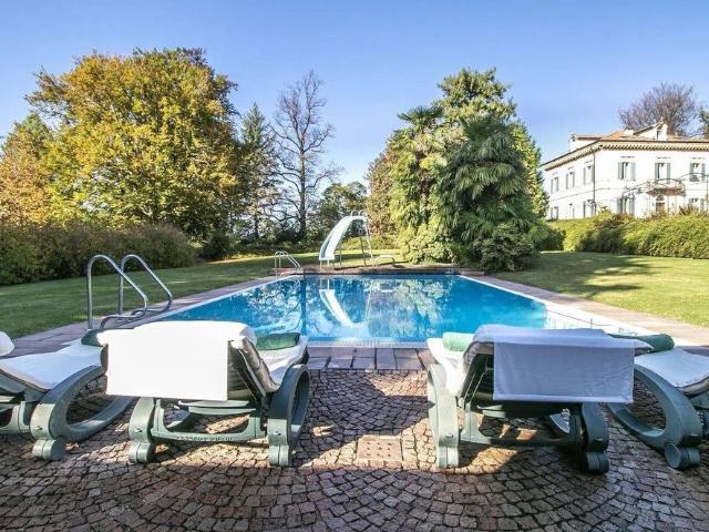 Villa Indipendente in vendita a Albiolo, Lombardia