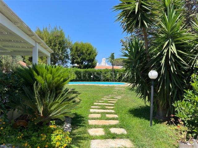 Villa Indipendente in vendita a Rosa Marina di Ostuni, Puglia
