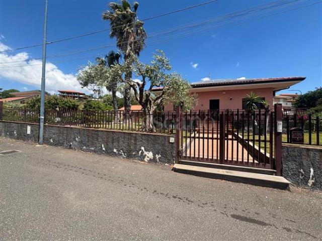 Villa Indipendente in vendita a Trecastagni, Sicilia