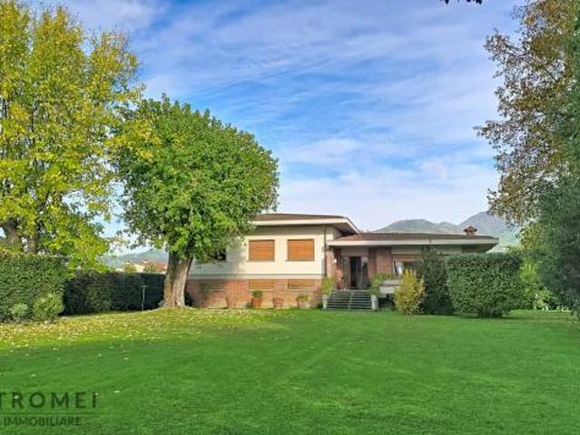 Villa Indipendente in vendita a Capannori, Toscana