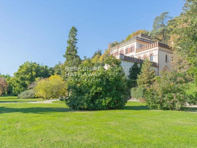 Villa Indipendente in vendita a Albavilla, Lombardia