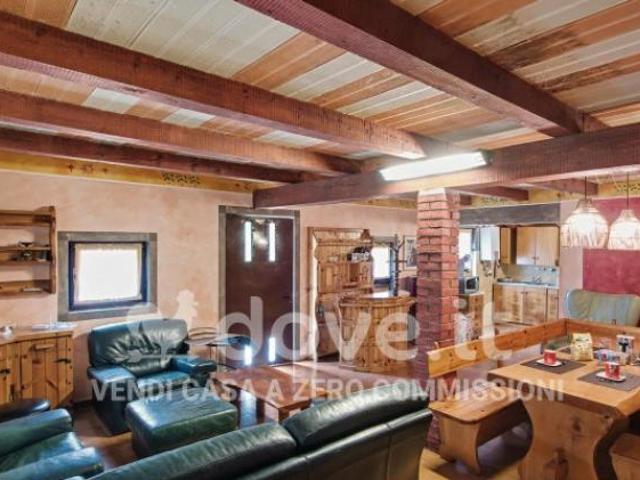 Villa Indipendente in vendita a Comunità Montana della Valle Brembana, Dossena
