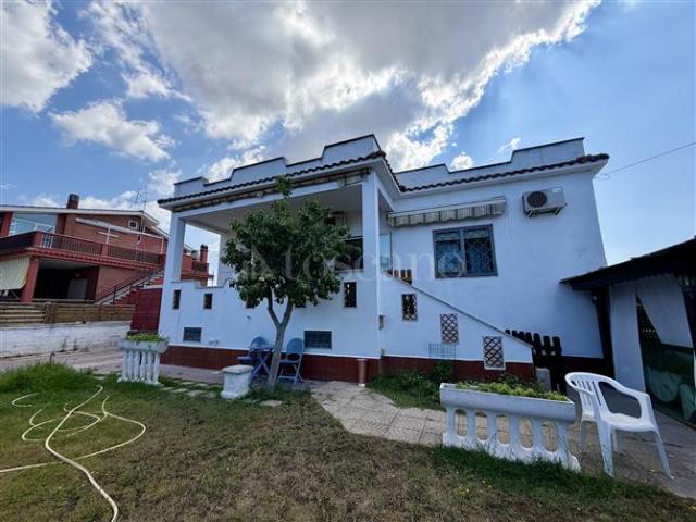 Villa Indipendente in vendita a Piscinari, Roma Capitale