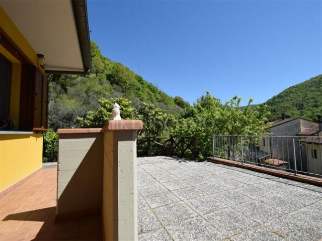Villa Indipendente in vendita a Castagneta, Vernio