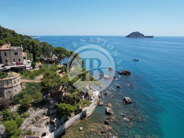 Villa Indipendente in vendita a Alassio, Liguria