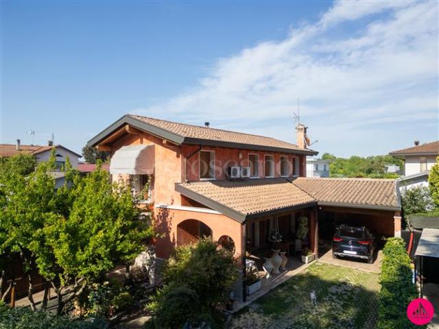 Villa Indipendente in vendita a Villadolt / Viladolt, Fontanafredda