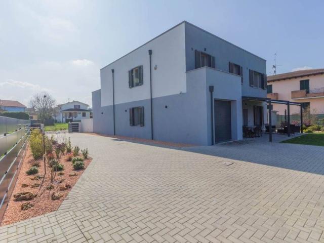Villa Indipendente in vendita a Gazzola, Reggio Emilia