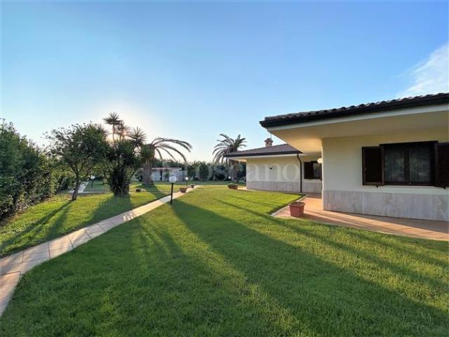 Villa Indipendente in vendita a Belsito, Sabaudia