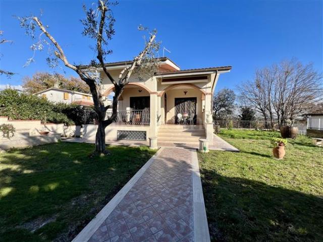 Villa Indipendente in vendita a Roma Capitale, Lazio