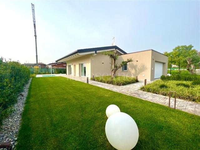 Villa Indipendente in vendita a Lonato, Lombardia