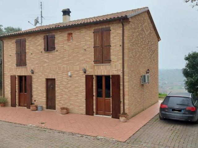 Villa Indipendente in vendita a Trecastelli, Marche