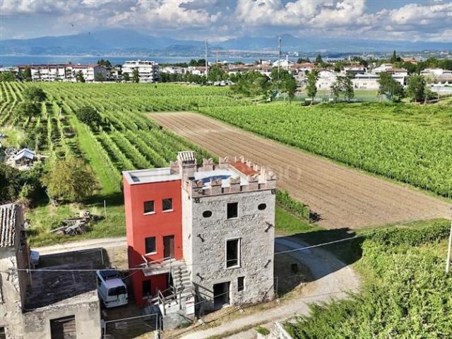 Villa Indipendente in vendita a Peschiera Del Garda, Veneto