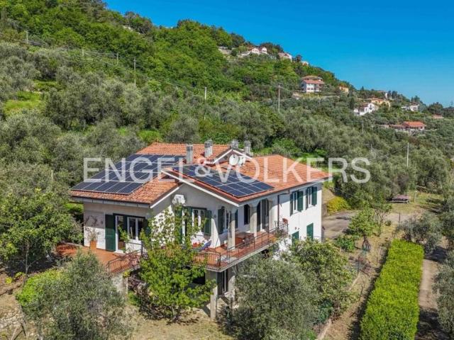 Villa Indipendente in vendita a Fabiano Alto, La Spezia