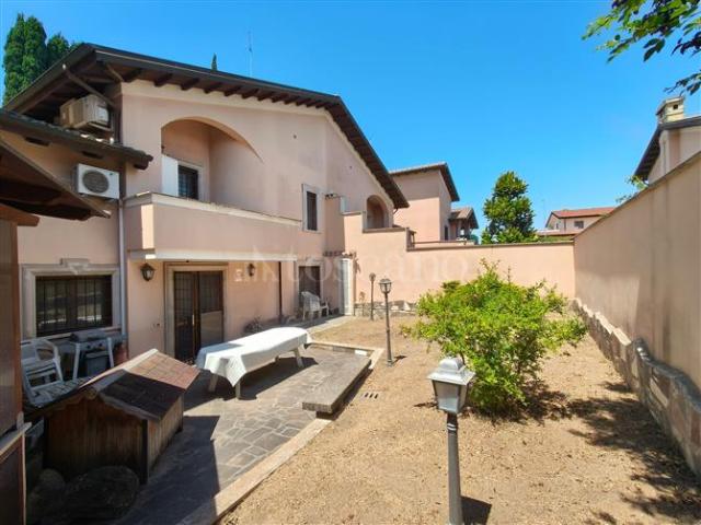 Villa Indipendente in vendita a Municipio Roma X, Roma Capitale