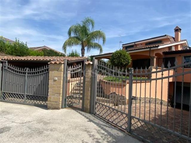 Villa Indipendente in vendita a Colli di Enea, Roma Capitale
