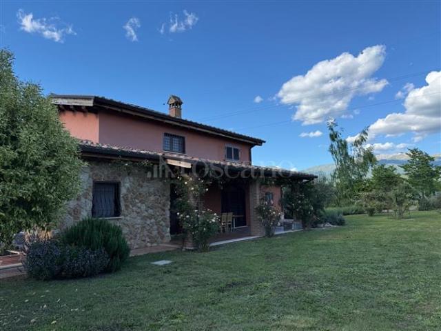 Villa Indipendente in vendita a Chiesa Nuova, Rieti