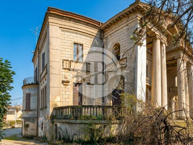 Villa Indipendente in vendita a Cremona, Lombardia
