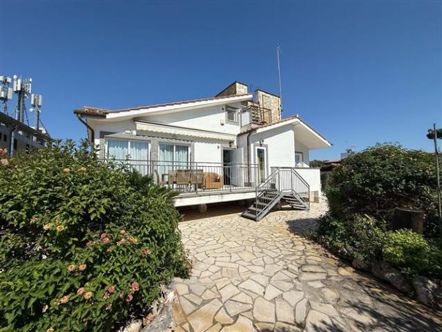 Villa Indipendente in vendita a Fregene, Roma Capitale