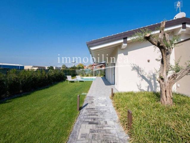 Villa Indipendente in vendita a Castelnuovo Del Garda, Veneto