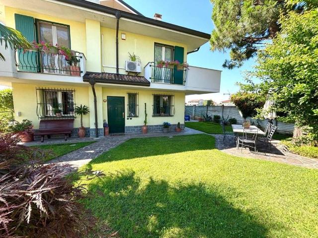 Villa Indipendente in vendita a Sedriano, Lombardia