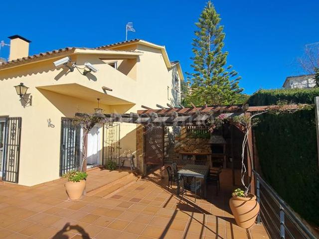 Villa Indipendente in vendita a Marche