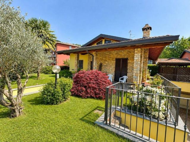 Villa Indipendente in vendita a Cisano Bergamasco, Lombardia