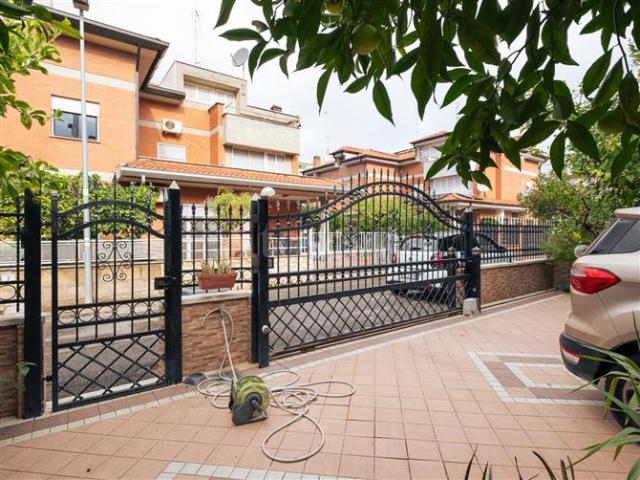 Villa Indipendente in vendita a Lottizzazione Covelli, Latina