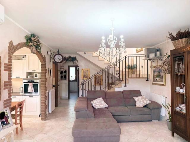 Villa Indipendente in vendita a Civitavecchia, Roma Capitale