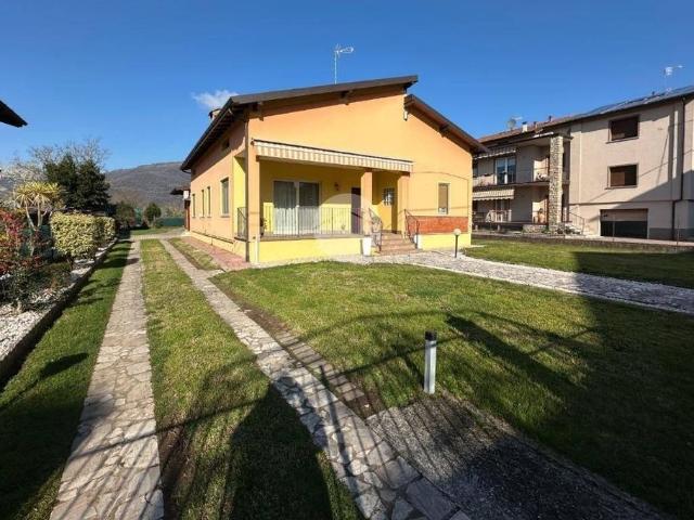 Villa Indipendente in vendita a Corte Franca, Lombardia