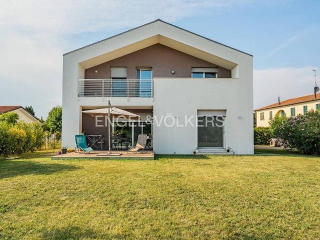 Villa Indipendente in vendita a Ponzano Veneto, Ponzano