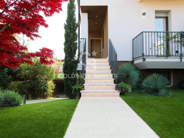 Villa Indipendente in vendita a Lugana, Sirmione